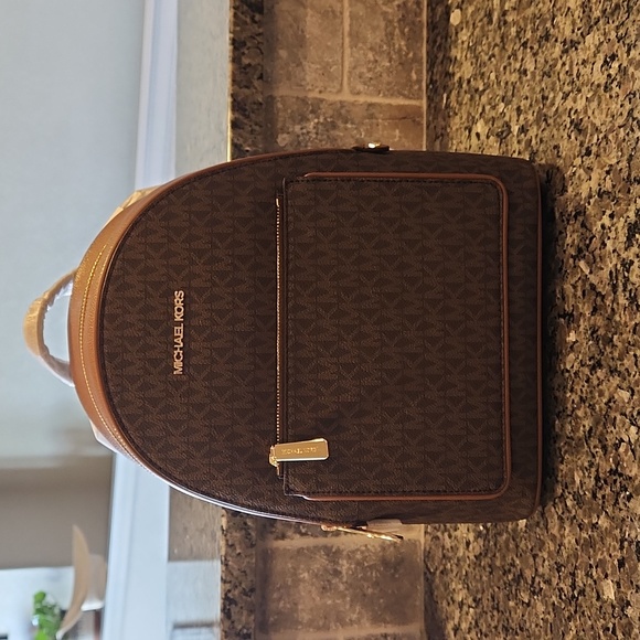 MK medium backpack - Picture 2 of 7